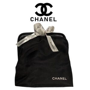 CHANEL
Chanel Makeup Bag